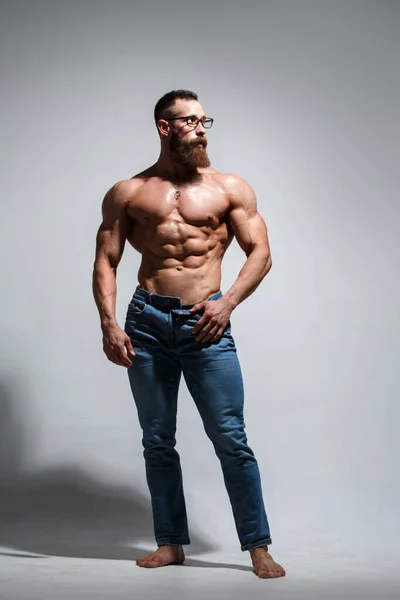 Joven Musculoso Con Barba Gafas Con Torso Desnudo Aislado Sobre — Foto de Stock