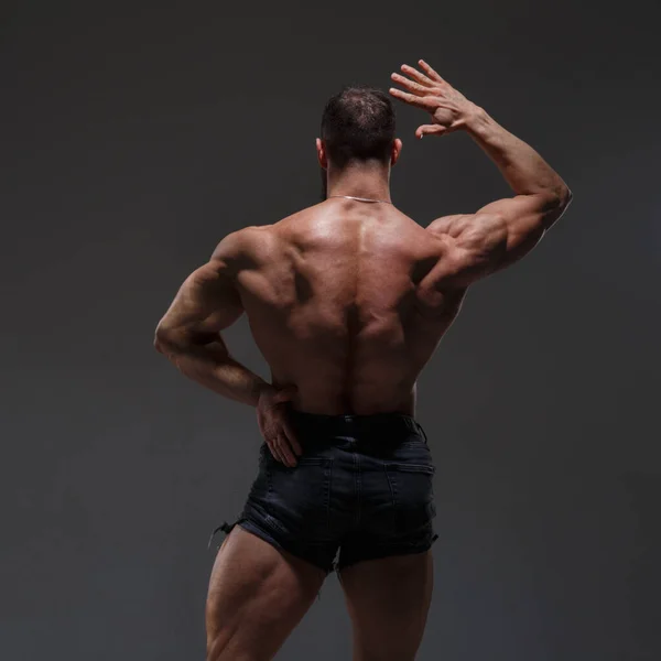 Retrato Hombre Atlético Con Torso Desnudo Mostrando Músculos Aislados Sobre — Foto de Stock