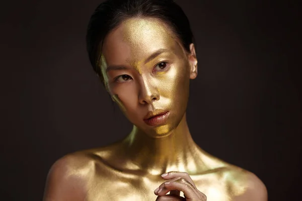 Beauty Portrait Beautiful Asian Girl Gold Paint Her Face Dark — Stock Photo, Image