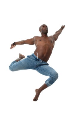 Beyaz arka planda izole edilmiş siyah bir adam..