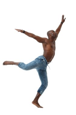 Beyaz arka planda izole edilmiş siyah bir adam..