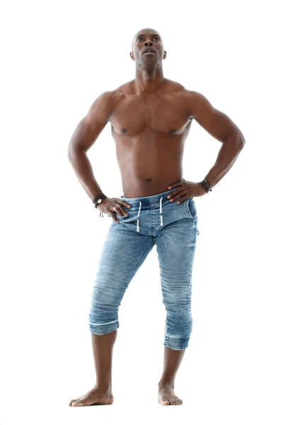 Atletisk Ung Svart Man Jeans Och Med Naken Bål Står — Stockfoto