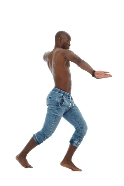 Atletische Jonge Zwarte Man Jeans Met Een Naakt Torso Dansen — Stockfoto
