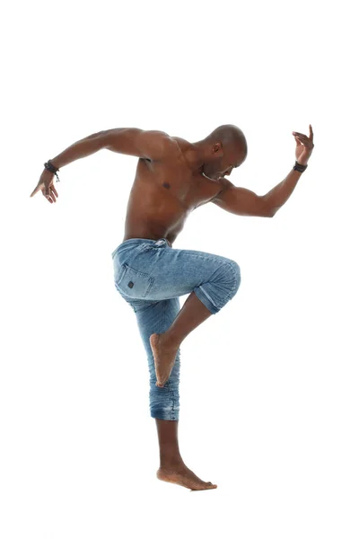 Atletische Jonge Zwarte Man Jeans Met Een Naakt Torso Dansen — Stockfoto