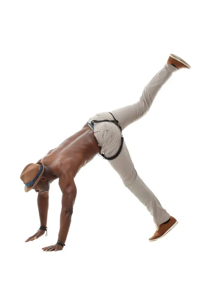 Stijlvolle Zwarte Mannelijke Danser Balanceren Aan Ene Kant Geïsoleerd Witte — Stockfoto