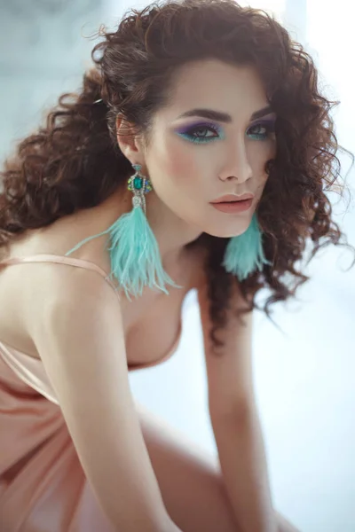 Retrato Belleza Chica Morena Sensual Con Maquillaje Noche Brillante — Foto de Stock