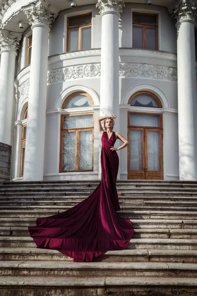 Beautiful Slender Girl Dark Red Silk Flowing Dress Long Train — Stock Photo, Image