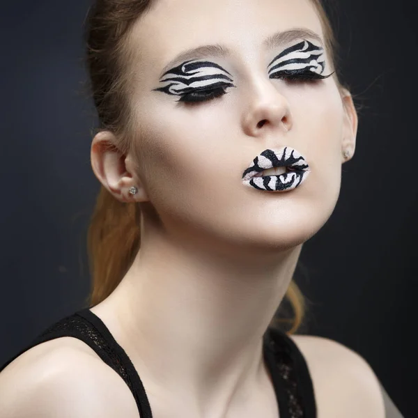 Retrato Beleza Uma Menina Com Cores Maquiagem Criativas Zebra — Fotografia de Stock