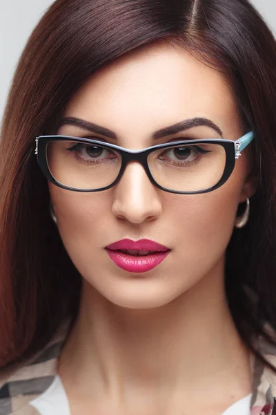 Retrato Beleza Uma Bela Mulher Morena Usando Óculos — Fotografia de Stock