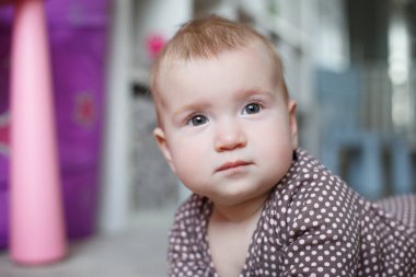 İçerideki bir bebeğin portresi..