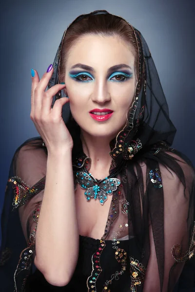 Schönheitsporträt Einer Schönen Frau Mit Orientalischem Make — Stockfoto