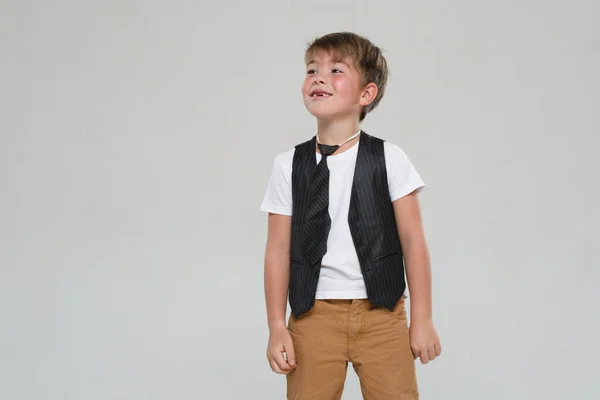 Pequeño Niño Lindo Chaleco Corbata Aislado Sobre Fondo Gris —  Fotos de Stock