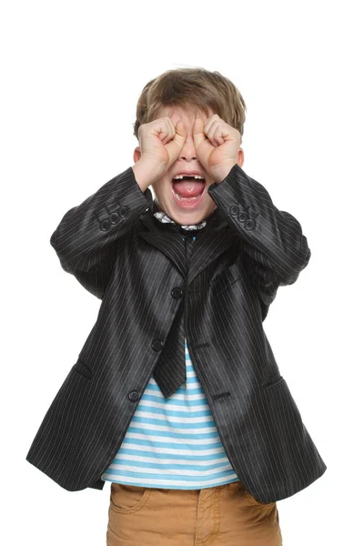Pequeno Menino Emocional Uma Jaqueta Retrata Mãos Gestos Óculos Isolados — Fotografia de Stock