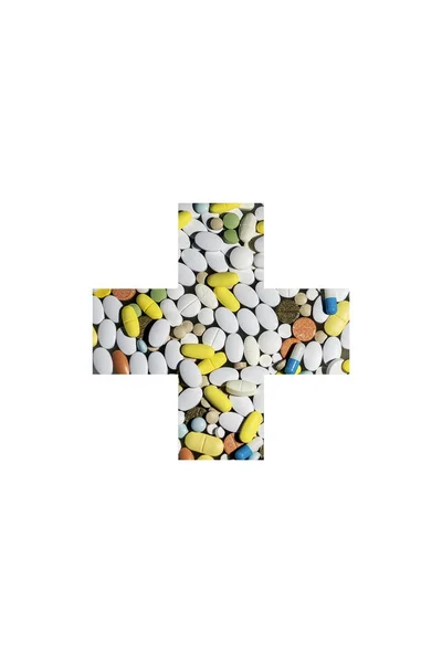 Farbige Pillen zur Behandlung von Krankheiten in Form eines medizinischen Kreuzes — Stockfoto