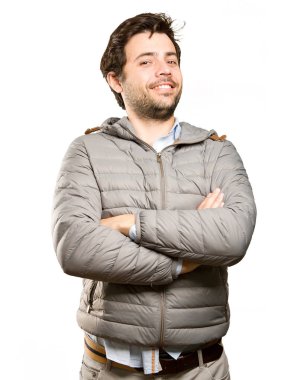 Çapraz kolları olan memnun adam