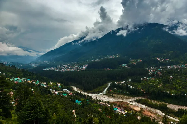 Himalayn Dolina z miasta i chmury — Zdjęcie stockowe