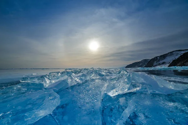 Hromadu modré rampouchy v Baikal lake — Stock fotografie