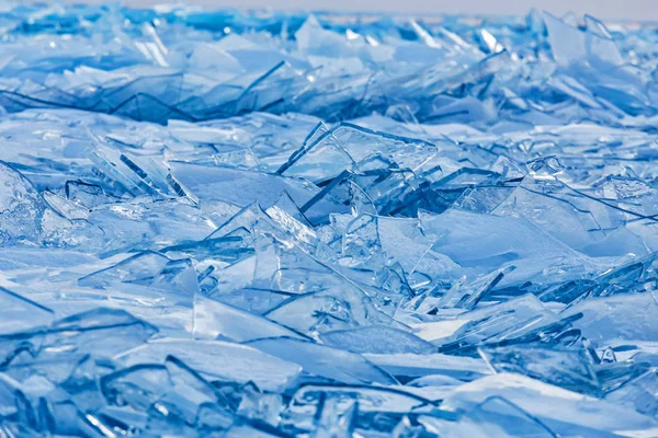 Carámbanos azules en el lago Baikal en invierno — Foto de Stock