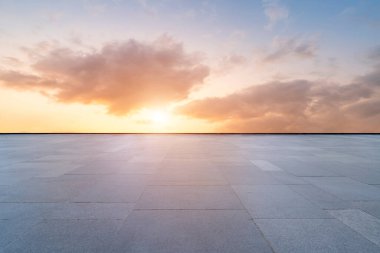 Boş Plaza Tuğlaları ve Gökyüzü Landscap