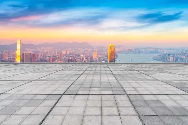 Panoramik Skyline ve Plaza Brick Open Buildin