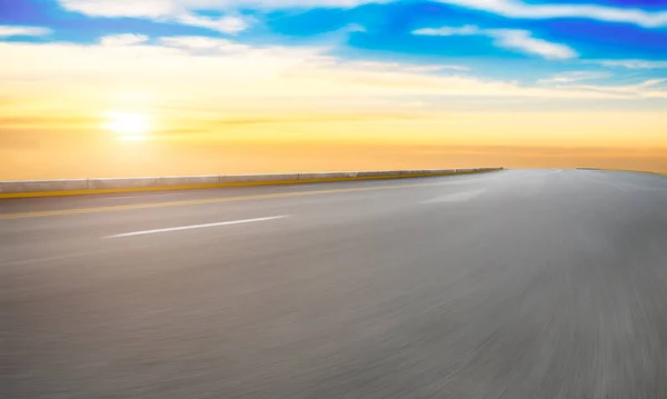 Lege Snelweg Asfaltweg Prachtige Lucht Landschap — Stockfoto