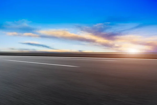 Lege Snelweg Asfaltweg Prachtige Lucht Landschap — Stockfoto