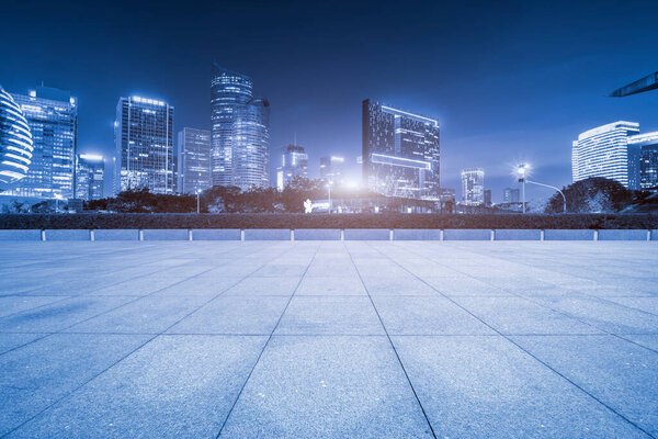 Дорожный Грунд и городской современный архитектурный ландшафт Skylin
