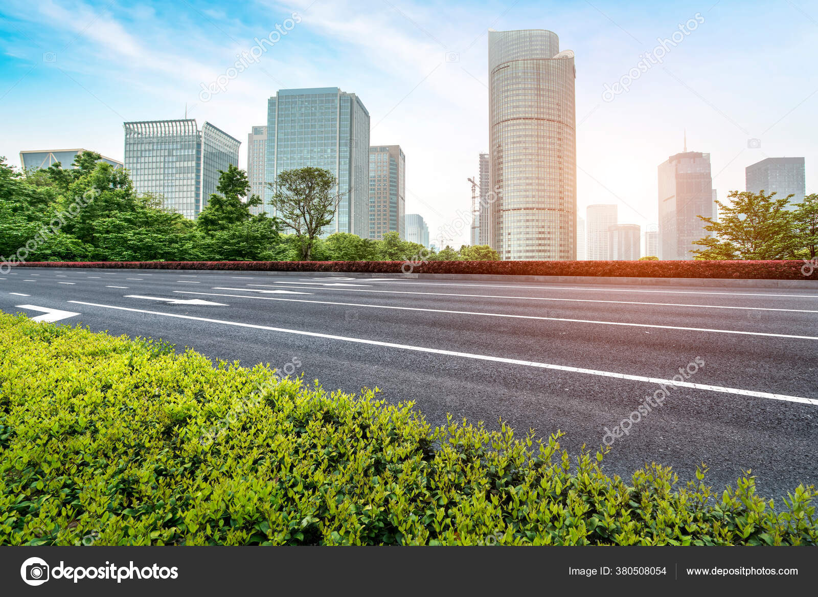 Estrada Horizonte Arquitetura Urbana — Fotografia de Stock Editorial ©  4045qd #380508054