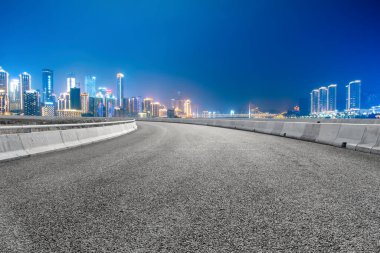Yol Zemini ve Kentsel Skyline Mimarisi