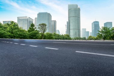 Şehir mimarisinin yol ve ufuk çizgisi