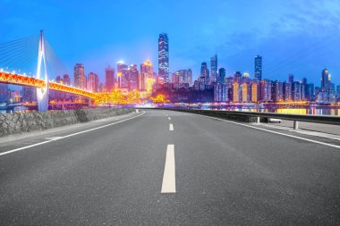 Yol Zemini ve Kentsel Skyline Mimarisi