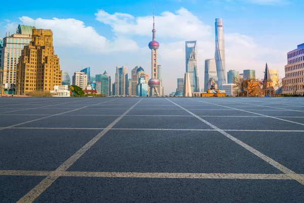 Route Asphaltée Vide Long Des Bâtiments Commerciaux Modernes Dans Chine — Photo