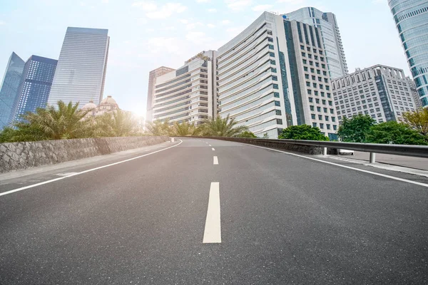 Yol Zemini ve Kentsel Skyline Mimarisi