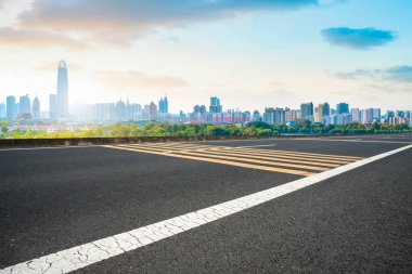 Yol Zemini ve Kentsel Skyline Mimarisi