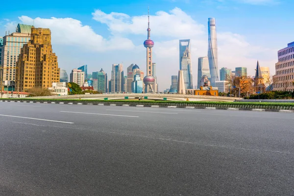 Camino Asfalto Vacío Largo Edificios Comerciales Modernos China — Foto de Stock