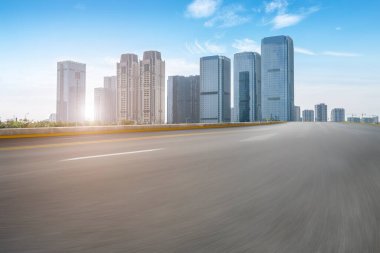 Hangzho 'daki Otoyol ve Modern Şehir Mimarisinin Skyline' ı