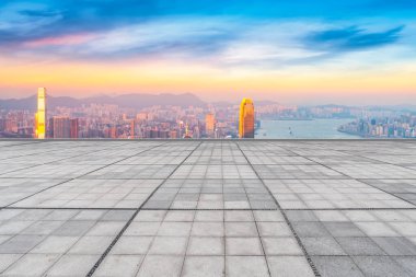 Panoramik Skyline ve Plaza Brick Open Buildin