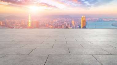 Panoramik Skyline ve Plaza Brick Open Buildin