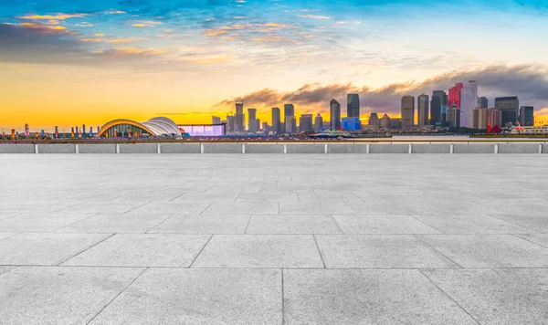 Prospect Meydanı Tuğla Ofis Binası