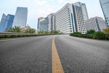 Yol Zemini ve Kentsel Skyline Mimarisi
