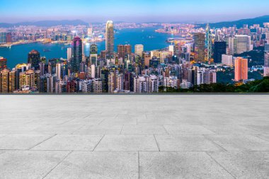 Panoramik Skyline ve Plaza Brick Open Buildin