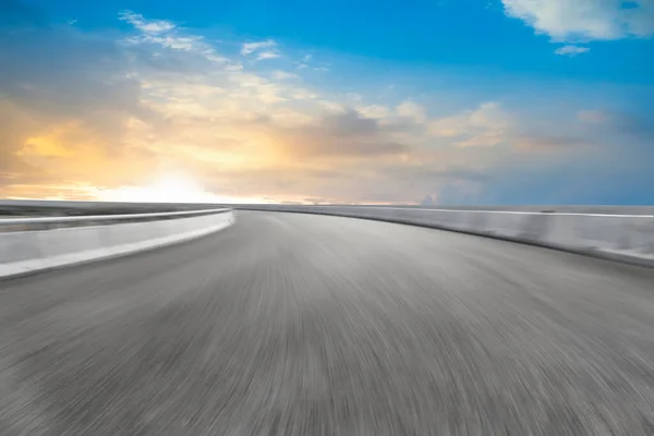 Hava Yolu Asfalt Yol Güzel Gökyüzü Manzarası — Stok fotoğraf