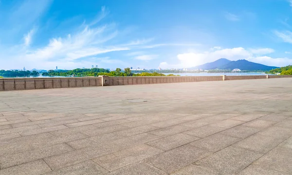 Empty Plaza Floor Bricks Beautiful Natural Landscap — Stock Photo, Image