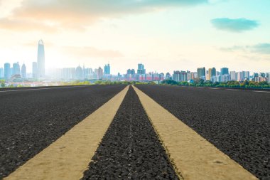 Yol Zemini ve Kentsel Skyline Mimarisi