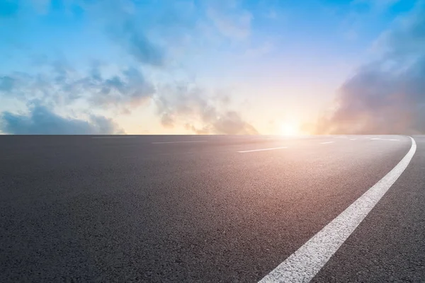 道路と空の風景 — ストック写真