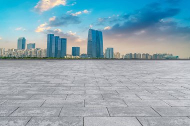 Boş mermer zemin ve Suzhou şehri..