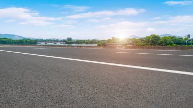 Landscap 'ın Yol Asfaltlama ve Doğal Manzarası