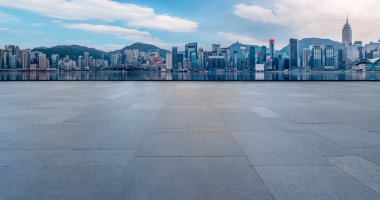 Mimari Plaza ve zemin döşemeleri olan kentsel gökdelenler.