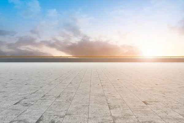 Prázdné Plaza Bricks Sky Landscap — Stock fotografie