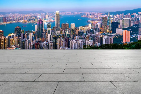 Panoramik Skyline ve Plaza Brick Open Buildin
